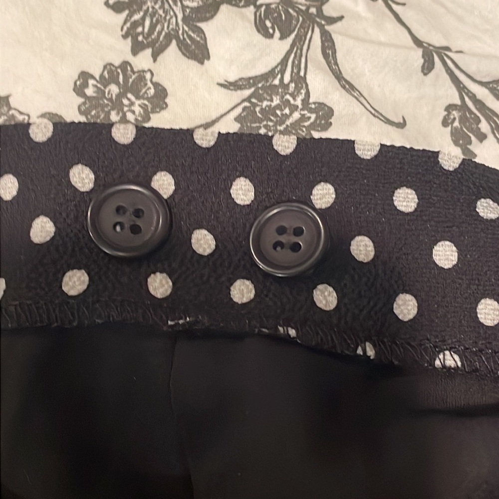 Max studio black with white polka dots wrap skirt. It’s brand new -size Large . - Picture 5 of 7